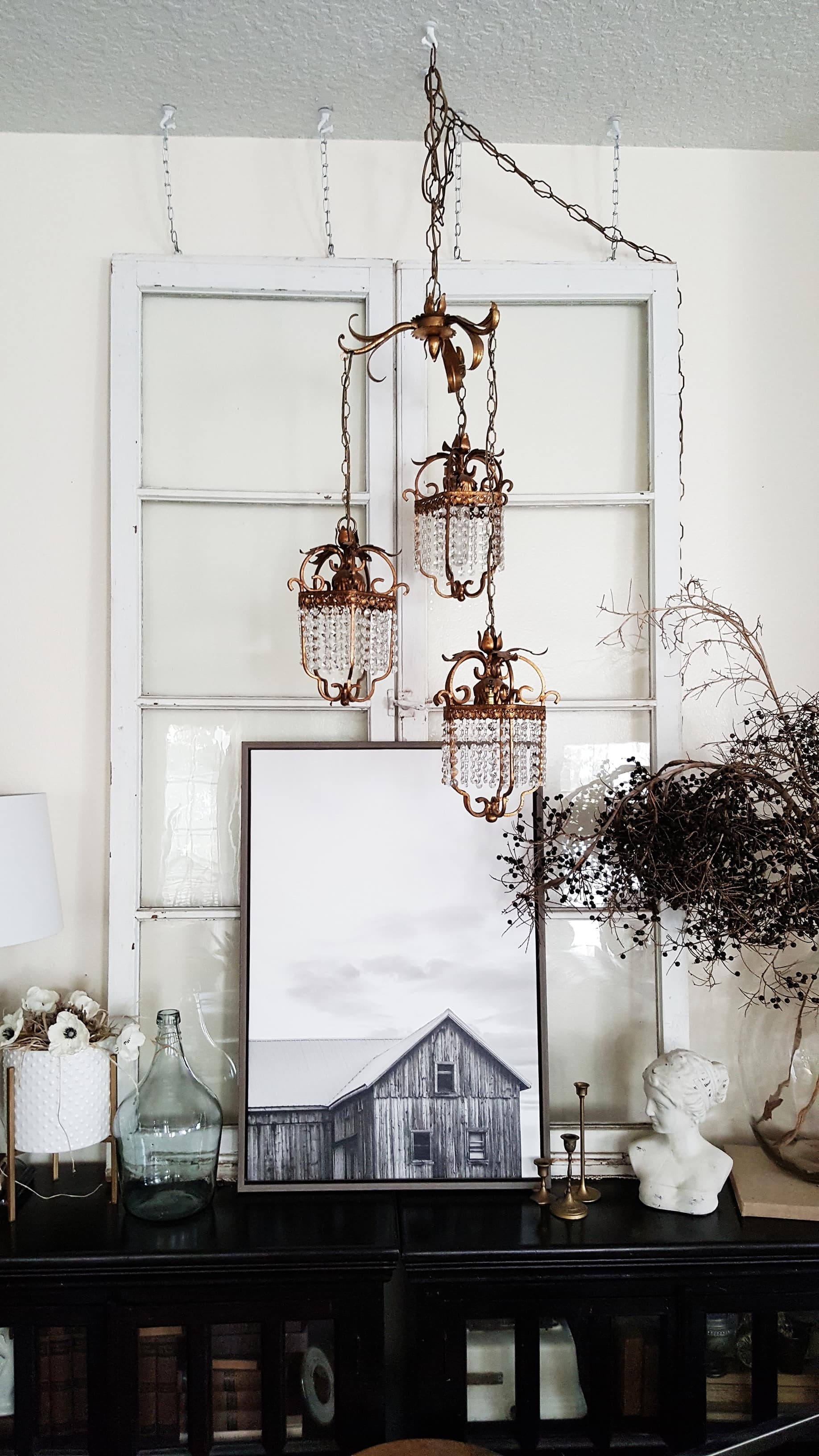 Modern Farmhouse Eclectic Industrial Decor Design Vintage Doors Chandelier Antiques Rugs Living Room Inspiration Black and White Scandinavian Decor Decorating ideas Fall Winter