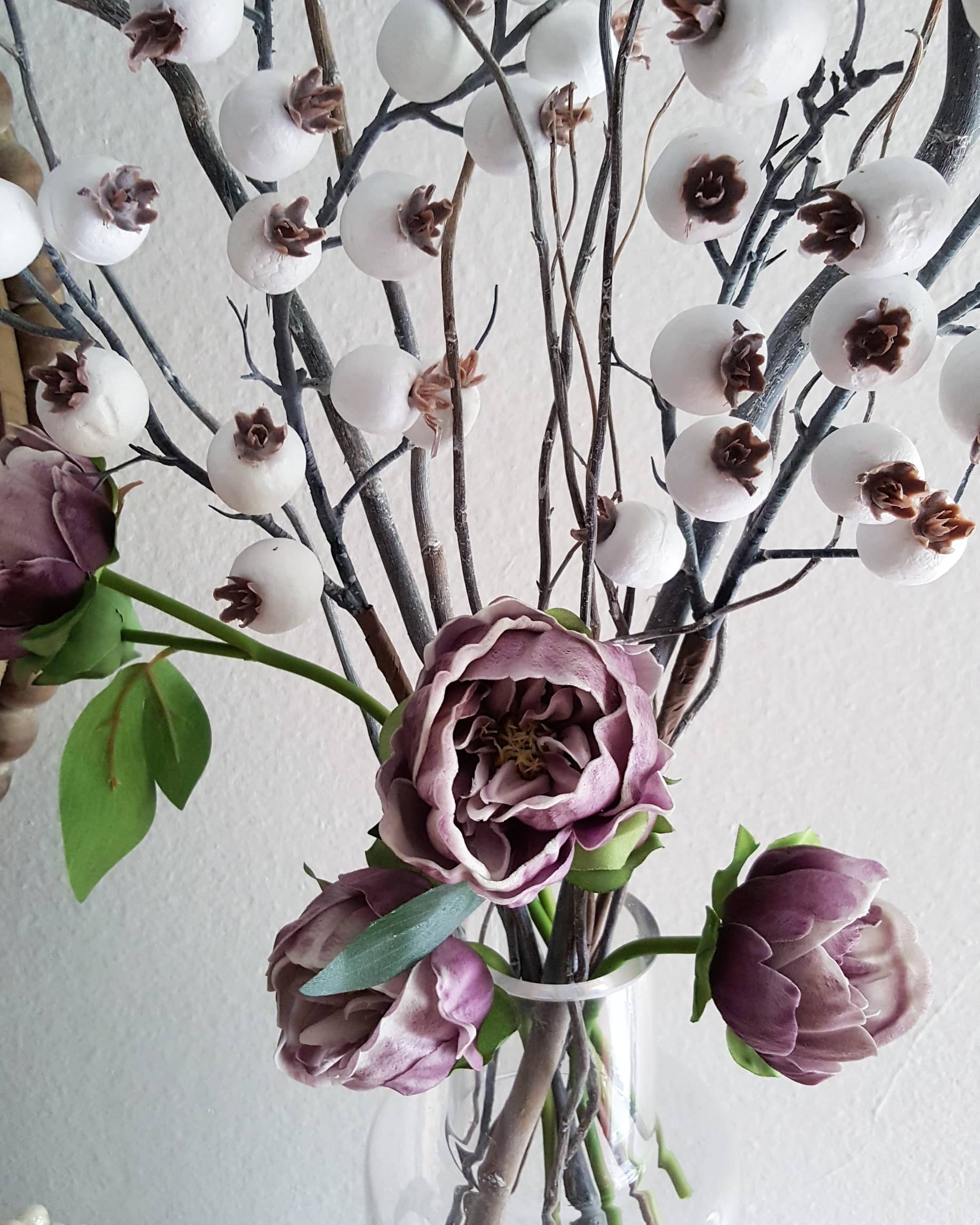 Faux Flowers Fall Winter Decor Berries Branches Inspiration Design Flowers White Black Neutral Mantel Table Scape Winter Fall Afloral Florals Modern Farmhouse Vintage Design Interiors Scandinavian Ideas Inspiration Pinterest