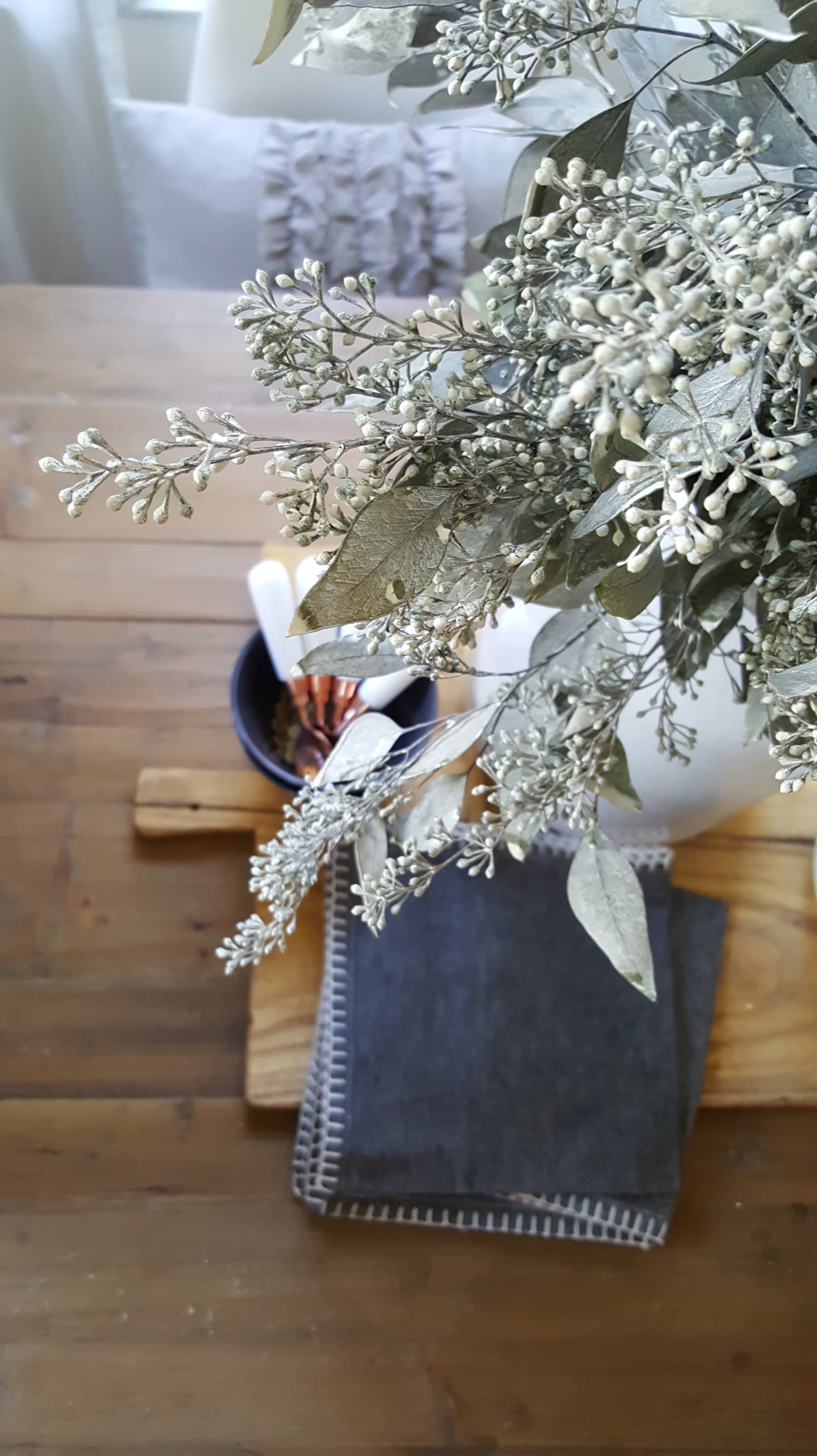 cozy dining room decor design modern farmhouse table wood white gold eucalyptus gray industrial vintage winter decor