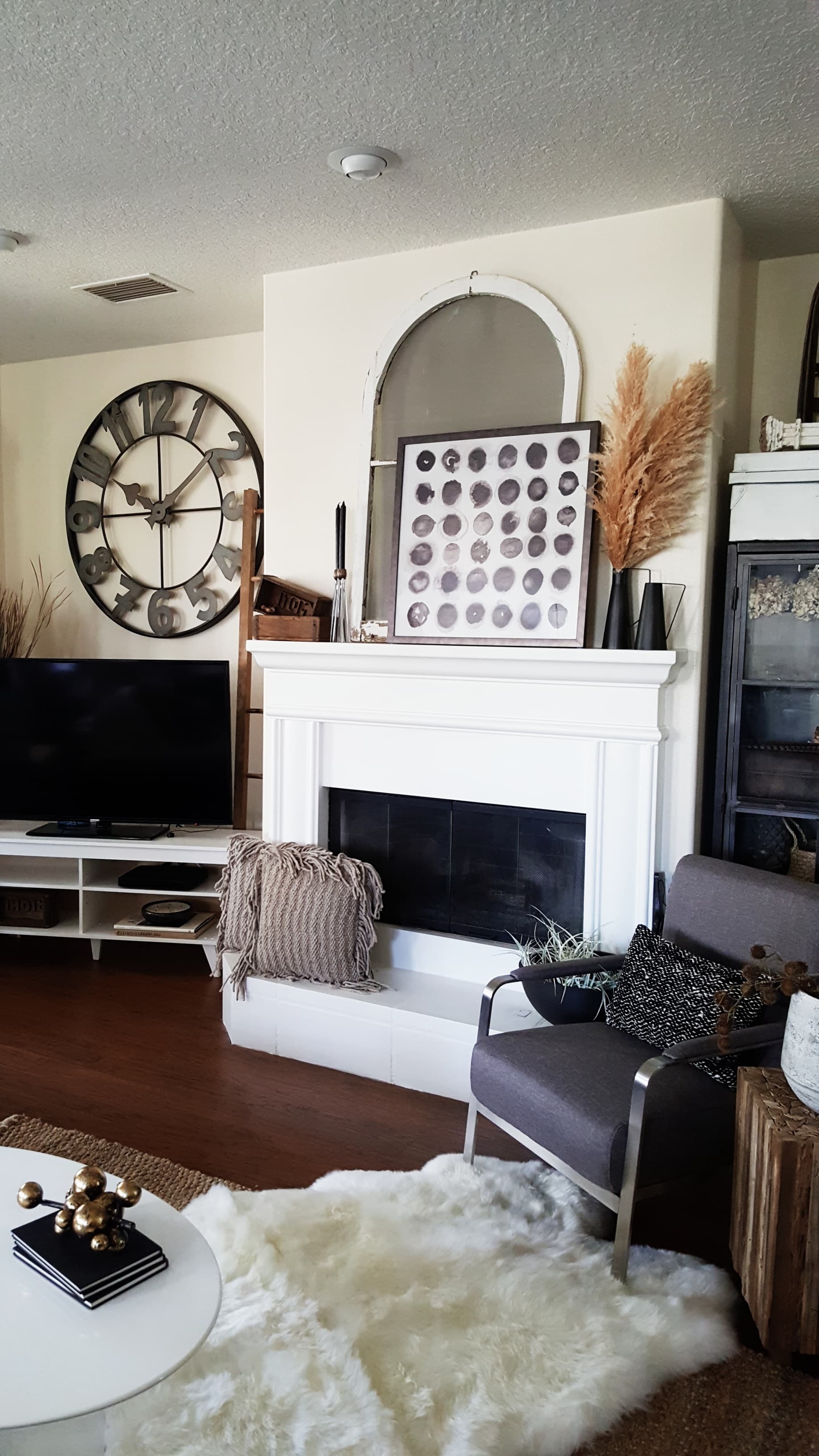 Mid Century Modern Eclectic Vintage Industrial decor design inspiration living room makeover furniture home decorating bed bath & beyond black and white decor minimal design metal vase flowers