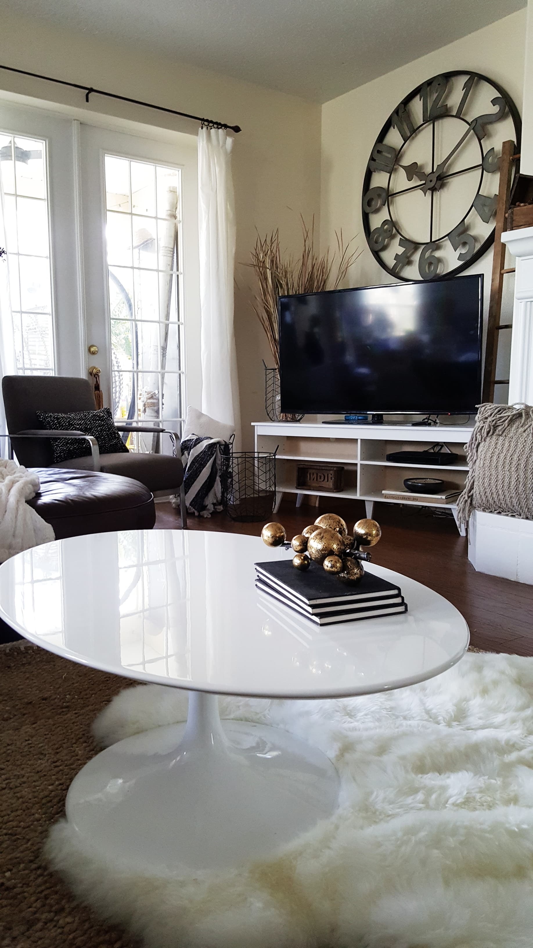 Mid Century Modern Eclectic Vintage Industrial decor design inspiration living room makeover furniture home decorating bed bath & beyond black and white decor minimal design metal vase flowers