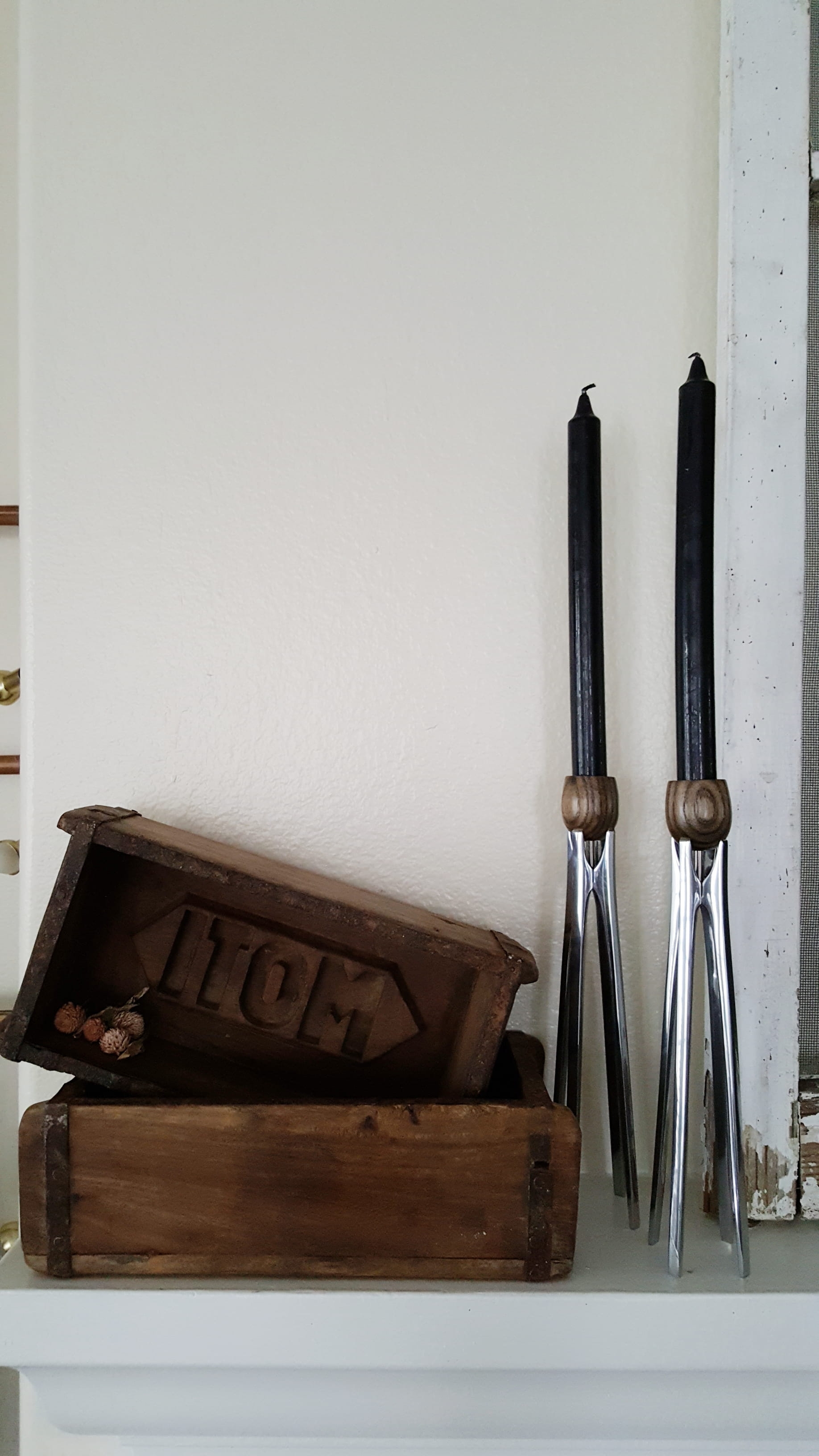 Mid Century Modern Eclectic Vintage Industrial decor design inspiration living room makeover furniture home decorating bed bath & beyond black and white decor minimal design metal vase flowers