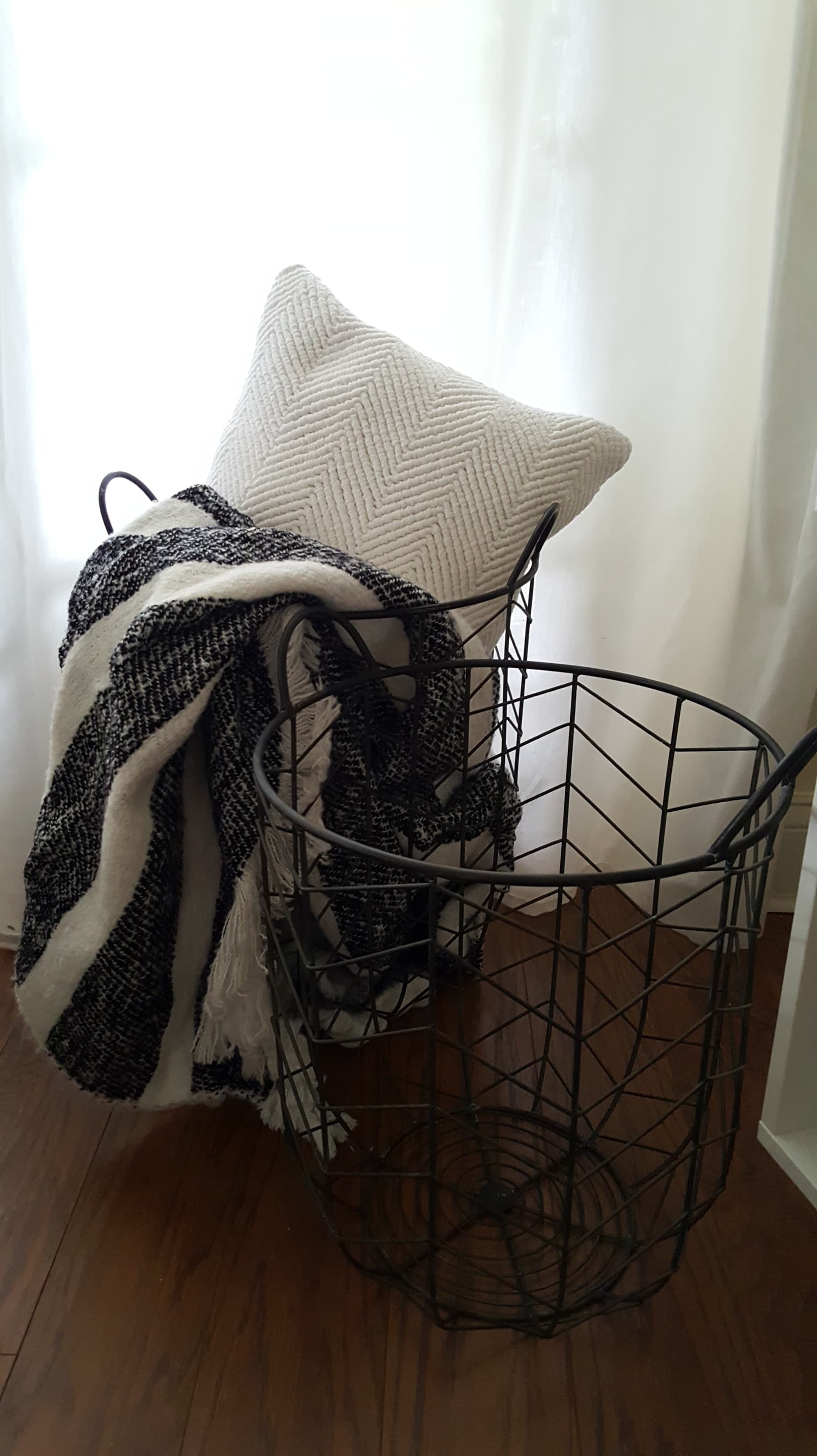 Mid Century Modern Eclectic Vintage Industrial decor design inspiration living room makeover furniture home decorating bed bath & beyond black and white decor minimal design metal vase pillows baskets flowers