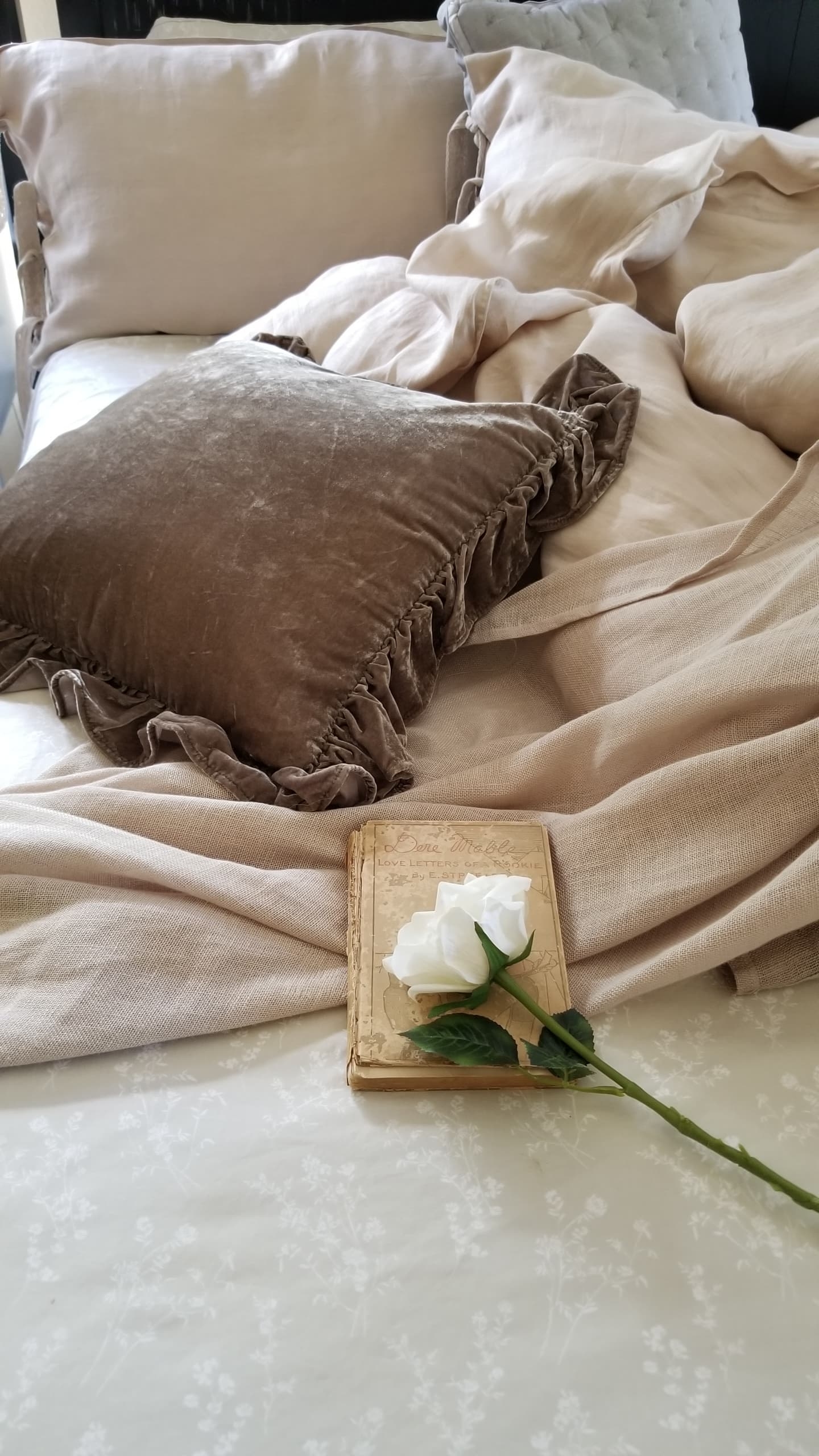 wamsutta bedding collection bed bath & beyond vintage linen duvet macrame pillow velvet neutral decor chic romantic cozy bed black white decor home decor bedroom makeover stylish space DIY fall modern scandinavian farmhouse industrial victorian decorating ideas