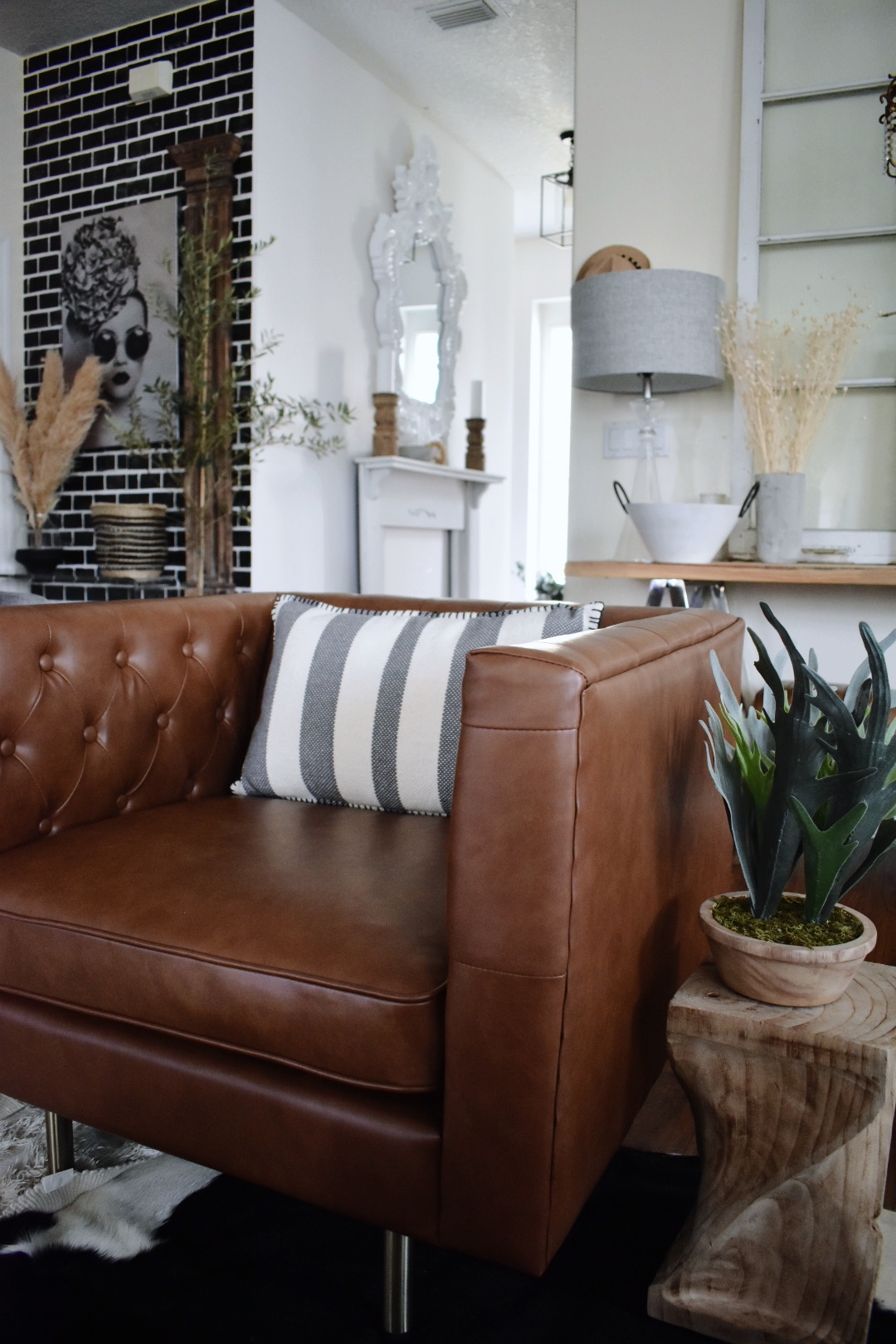 Entryway Foyer Decor Design Industrial Modern Farmhouse Rustic Glam Boho Scandinavian Eclectic Gray Black White Decor Texture Jute Basket Art Vintage Rug Leather Camel Chair Wood Living Room Pampas Grass At Home Store