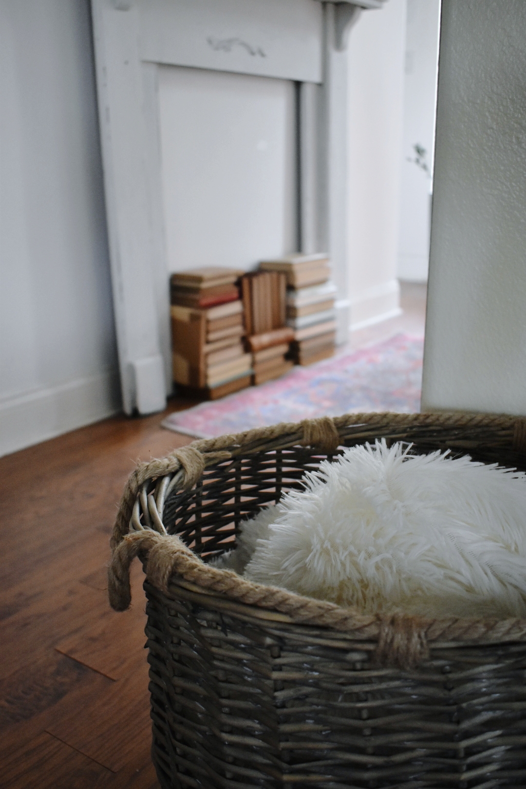 Entryway Foyer Decor Design Industrial Modern Farmhouse Rustic Glam Boho Scandinavian Eclectic Gray Black White Decor Texture Jute Basket Art Vintage Rug Leather Camel Chair Wood Living Room Pampas Grass At Home Store