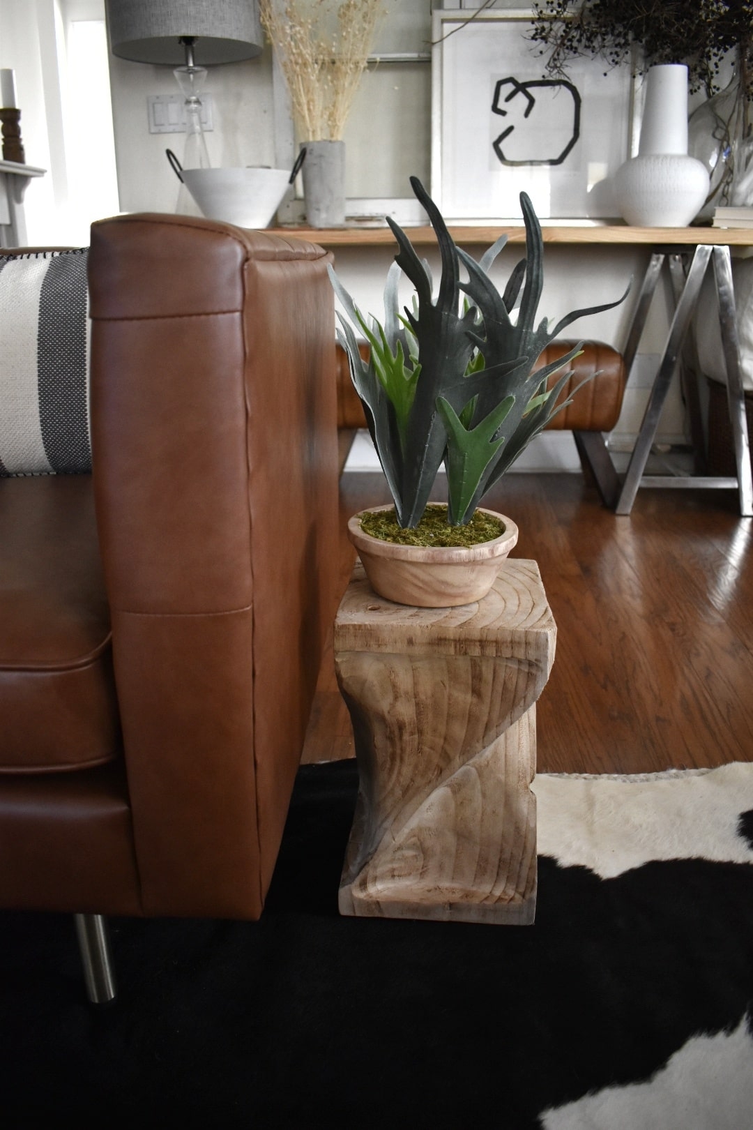 Entryway Foyer Decor Design Industrial Modern Farmhouse Rustic Glam Boho Scandinavian Eclectic Gray Black White Decor Texture Jute Basket Art Vintage Rug Leather Camel Chair Wood Living Room Pampas Grass At Home Store