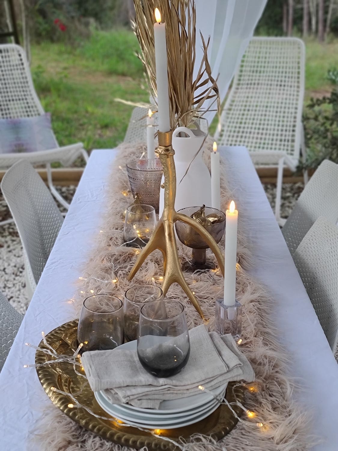 Cozy White Winter Outdoors Bed Bath & Beyond Firepit Dining Candles Tablescape Tablesetting Scandinavian Modern Farmhouse Fur Antlers Gold White Twinkle Lights Beautiful Country living Lounge Area Garden Sparkle Design Decor Styling Wonderland