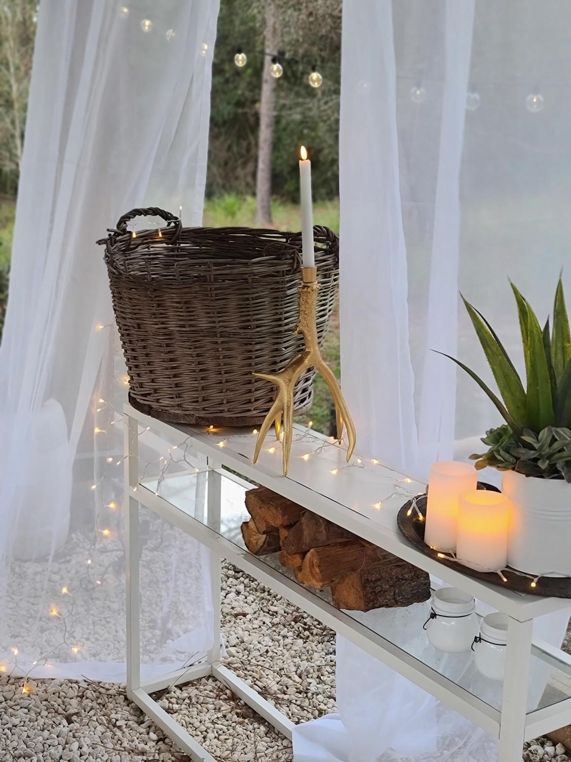 Cozy White Winter Outdoors Bed Bath & Beyond Firepit Dining Candles Tablescape Tablesetting Scandinavian Modern Farmhouse Fur Antlers Gold White Twinkle Lights Beautiful Country living Lounge Area Garden Sparkle Design Decor Styling Wonderland